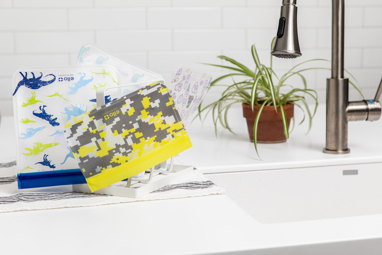 Ello_Kids_Reusable_Bags_Cleaning.jpg